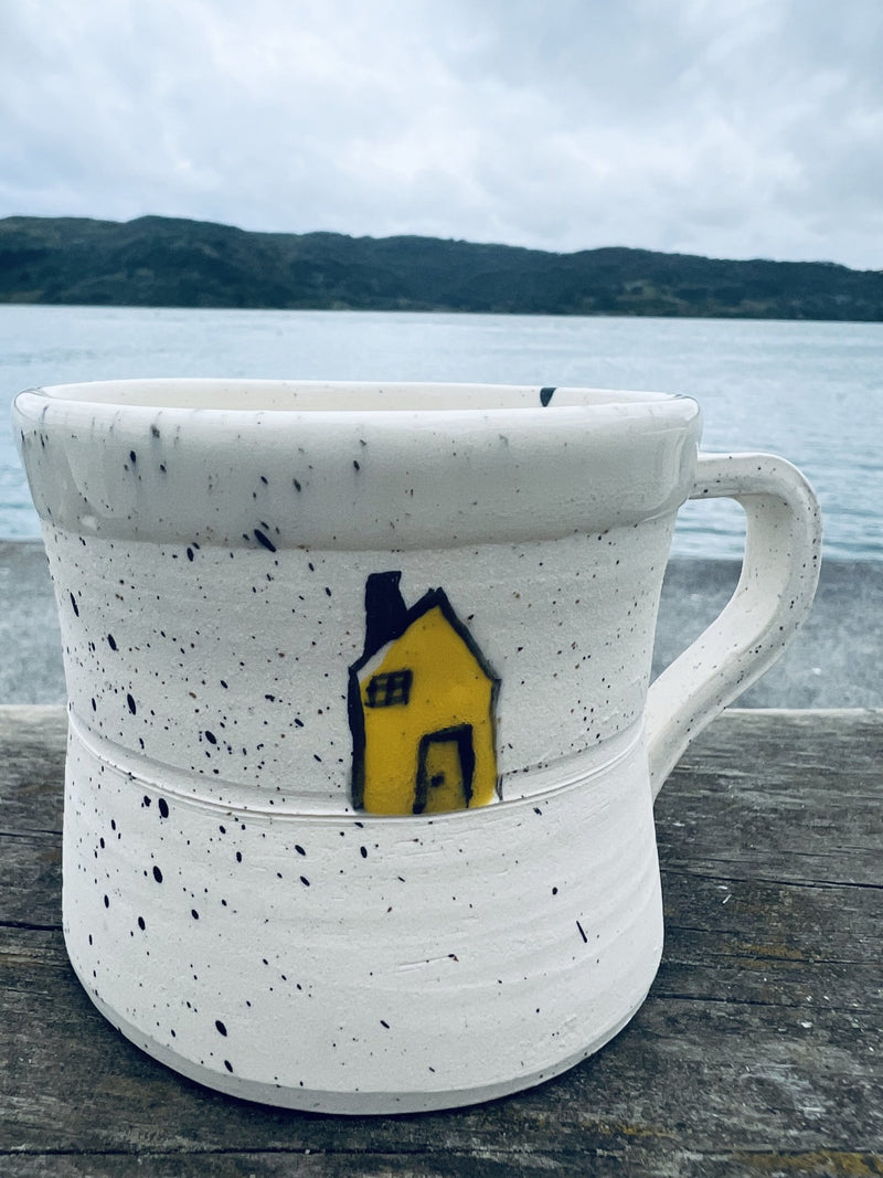 Ceramic mug with yellow house | Artoon